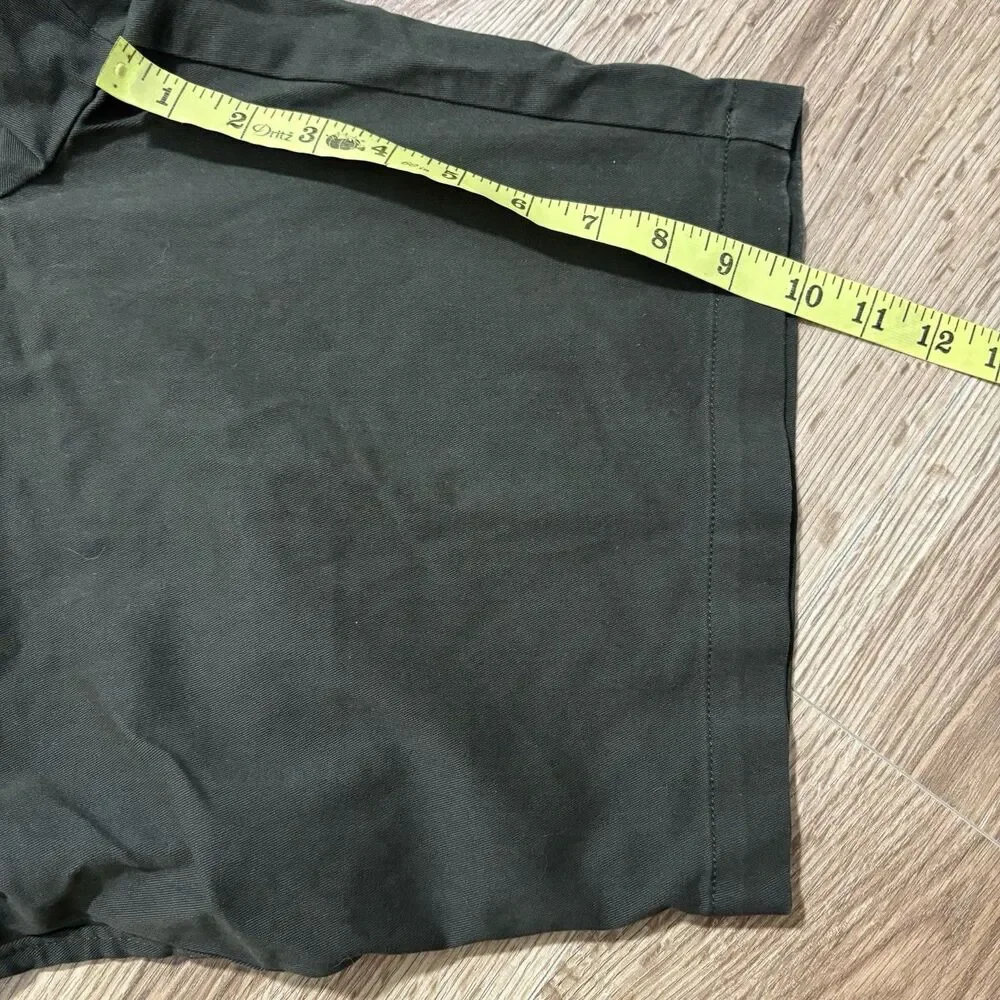 Banana Republic Aiden Shorts Men’s Sz 34 Slim Fit Green Chino 10” Inseam NWT